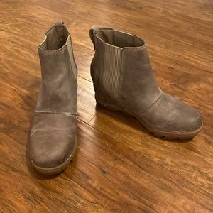 Sorel Wedge Boots Size 8.5